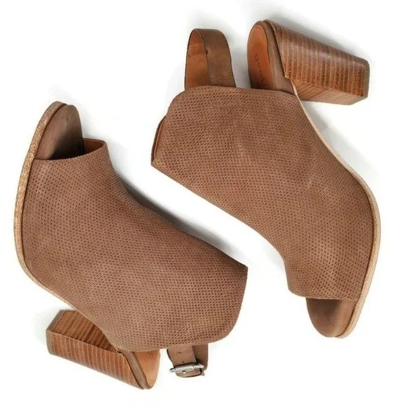 Gentle Souls Tan Nubuck Leather Open-Toe Sling-Back Stacked Heel Shootie Sandals - Picture 7 of 16